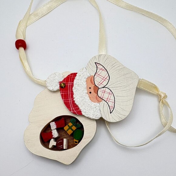 Vintage Santa Claus Wooden Necklace With Sliding Lid & Hidden Mini Gifts Inside - Picture 5 of 9
